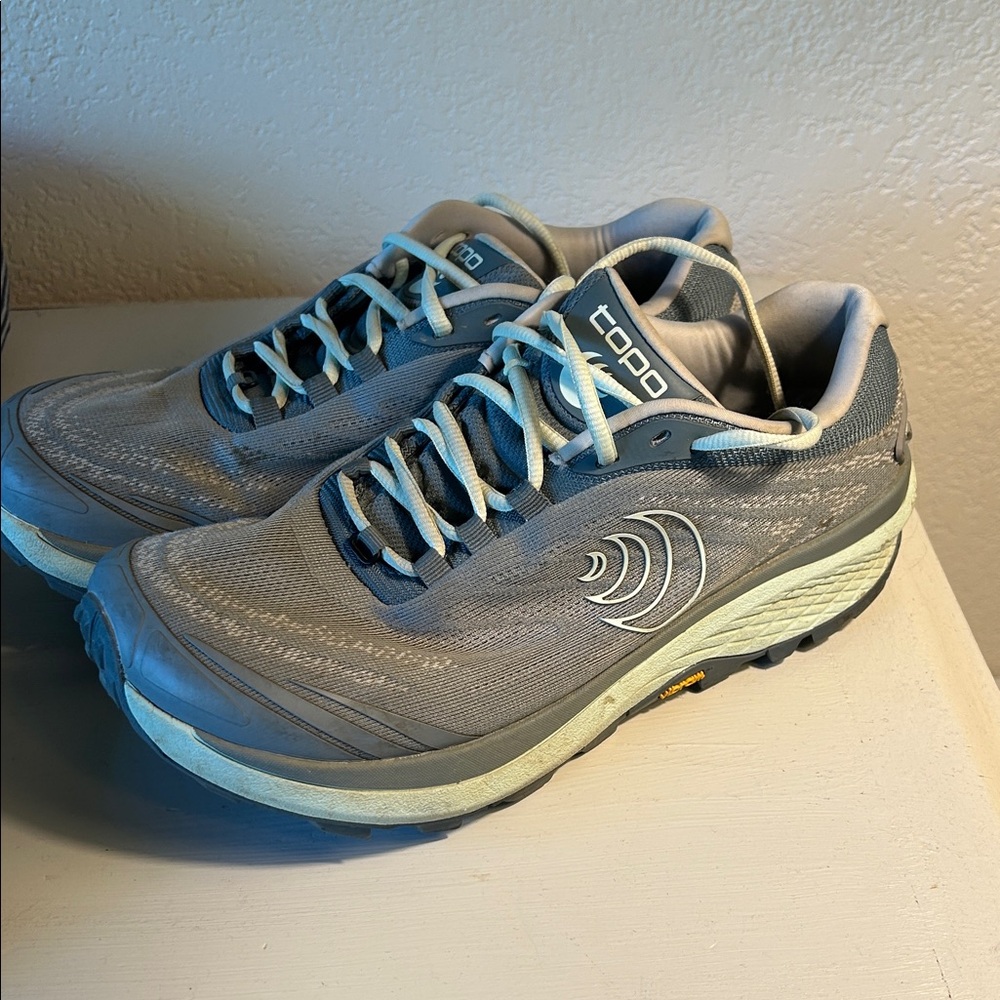 Topo Athletic Gray Pursuit 2 Running Shoes
